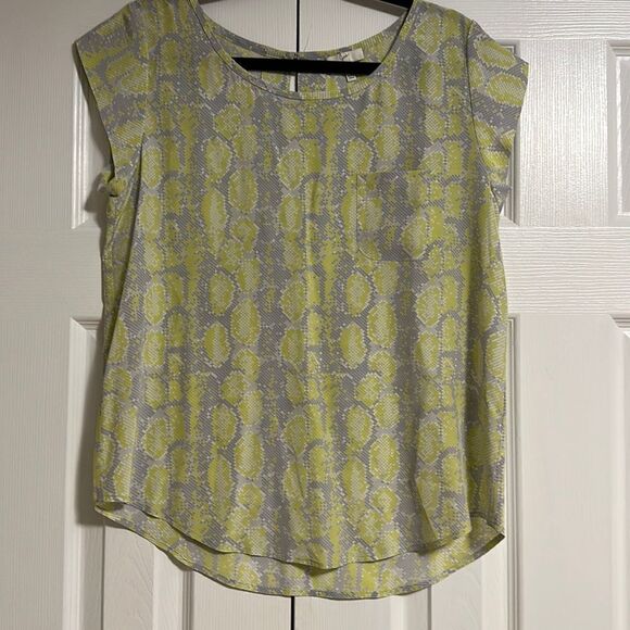 JOIE Women’s Grey & Green Geometric Print Short-sleeve Blouse Size S - Picture 1 of 5